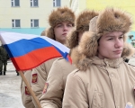 В ЗАОЗЕРСКЕ ПРОШЕЛ ФЛЕШМОБ, ПРИУРОЧЕННЫЙ К ГОДОВЩИНЕ ВОССОЕДИНЕНИЯ КРЫМА С РОССИЕЙ